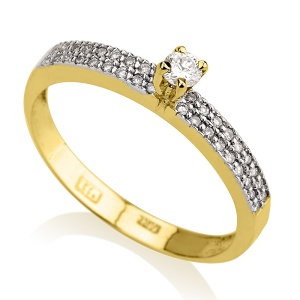 סוליטר עם שיבוץ אינוויזיבל 2 שורות אבנים שחורות בצדדים