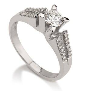 סוליטר 4 שיניים שיבוץ גבוה ושתי שורות אבנים מסביב