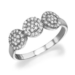 טבעת שלושה עיגולים אינויזבל בשיבוץ אבנים קטנות