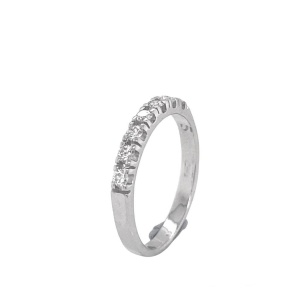 טבעת שורה עם שיבוץ אבנים